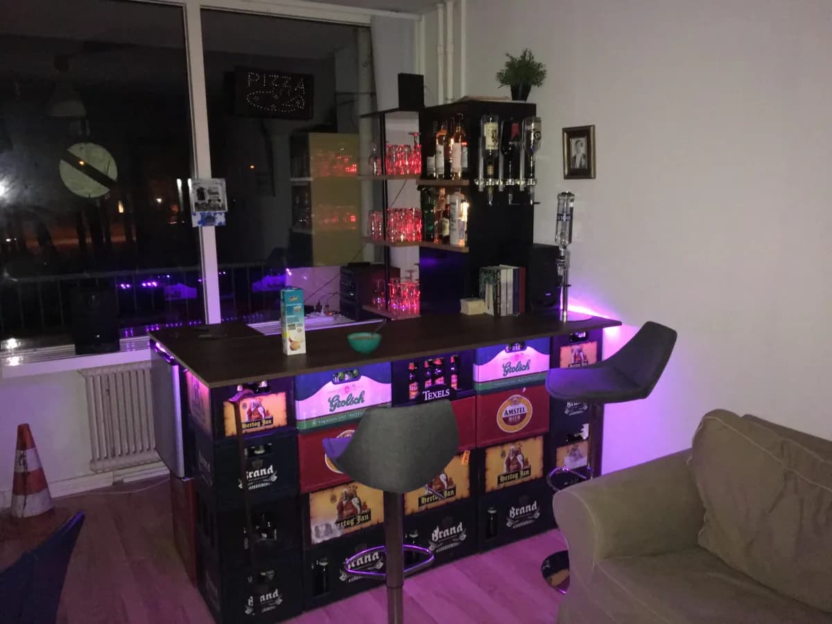 De huiskamer van het studentenhuis waar het idee ontstond